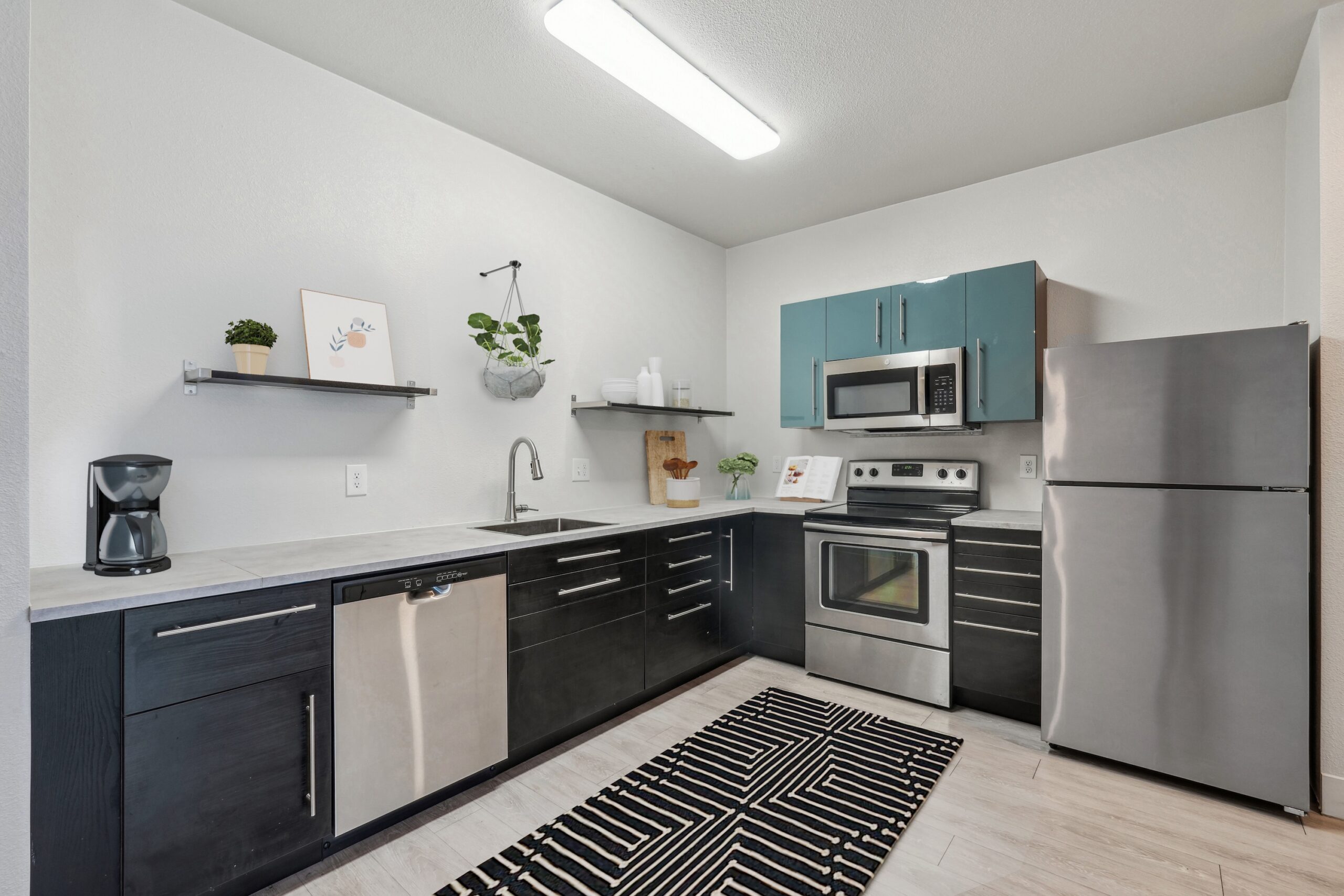 2-bed Kitchen at Red table